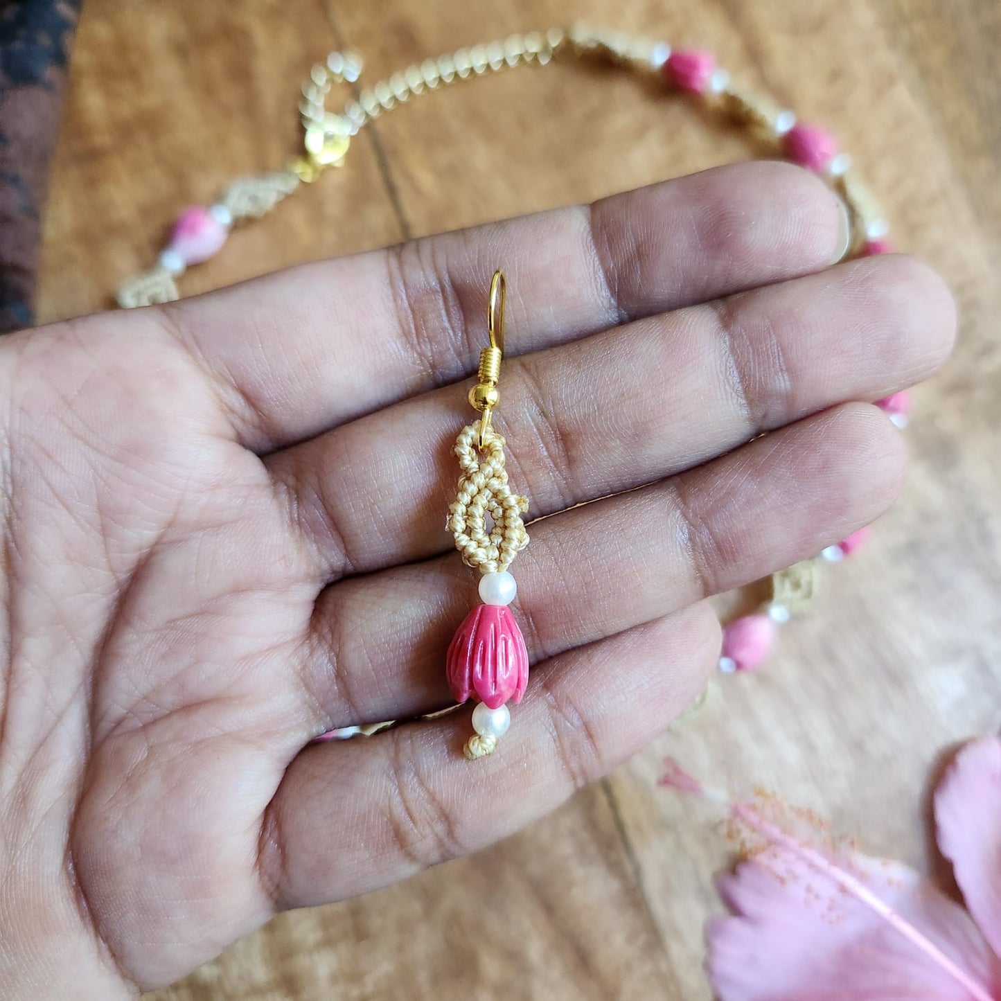 floral necklace minimal jewellery minimalist office wear tulip necklace earrings set neutral colour jewellery casual wear accessory