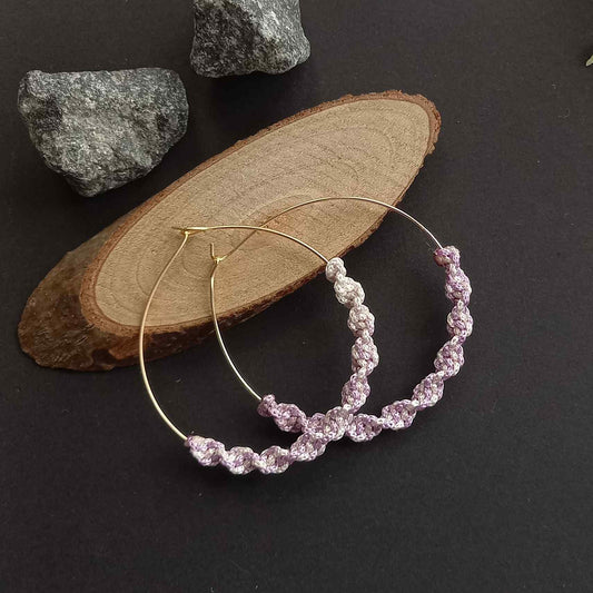 Macramé hoop earrings in variegated colours with twist design