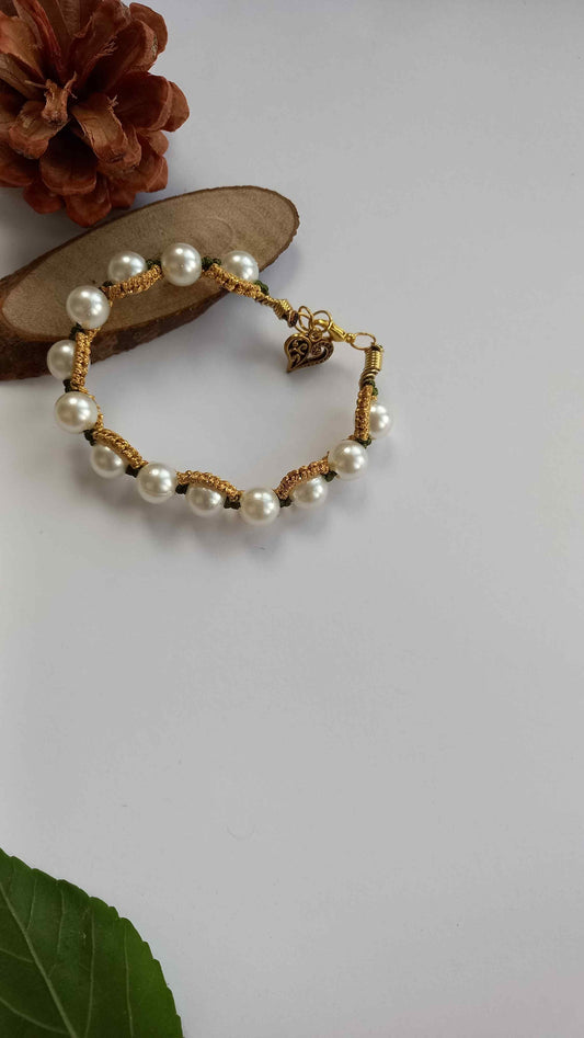 beaded macrame bracelet