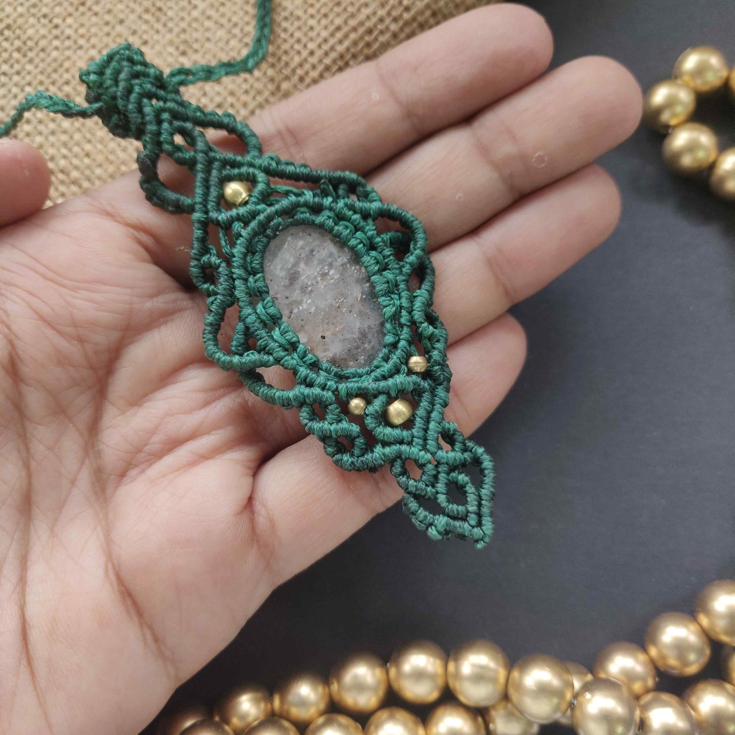 quartz stone pendant stone necklace office wear jewellery macrame pendant necklace