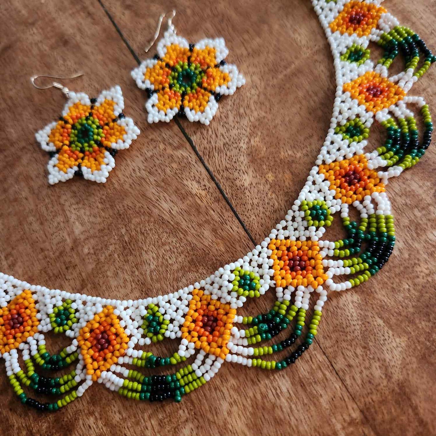 floral necklace bead jewellery short necklace scalloped flower motif partywear necklace floral earrings