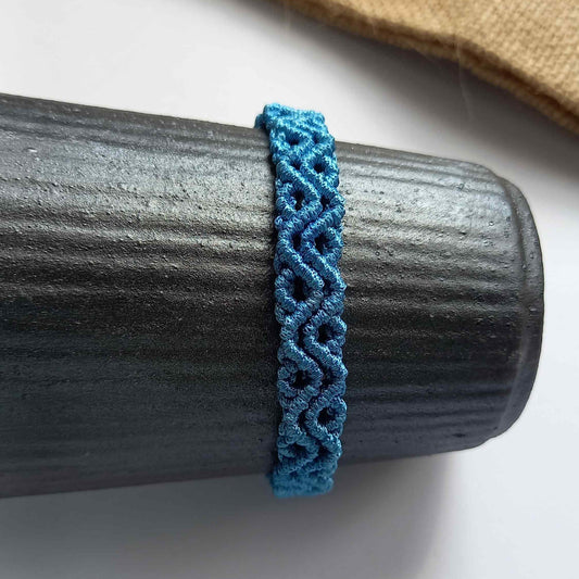 handmade macrame unisex bracelet in a wave and diamond design