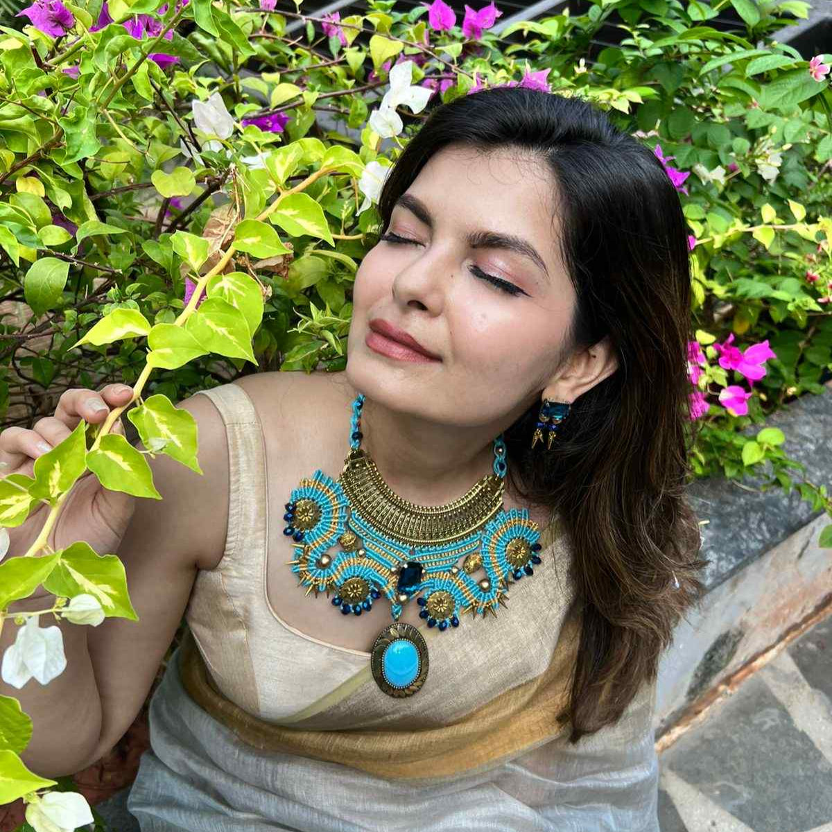 Kanthalata blue macrame necklace set