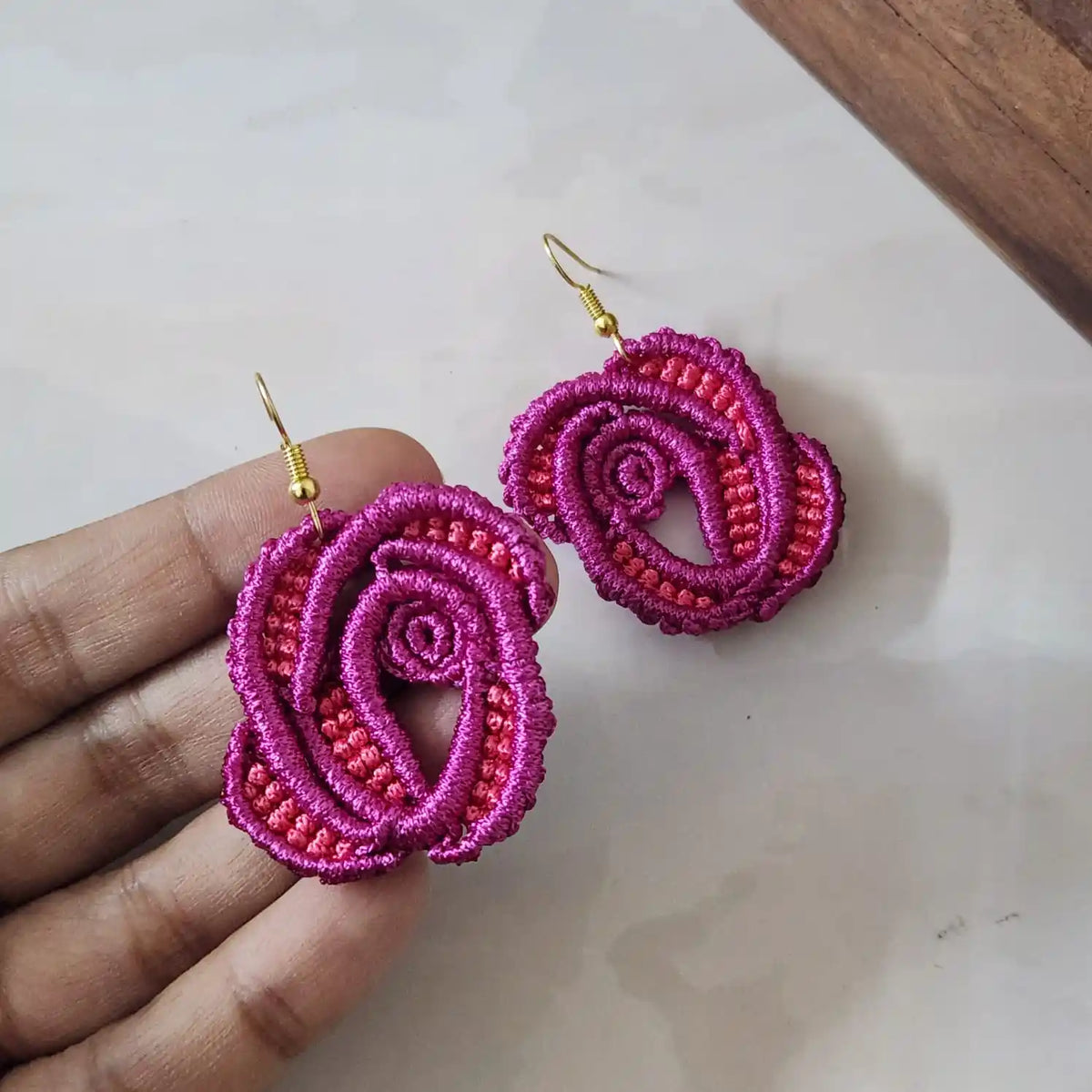 Gul macrame earrings