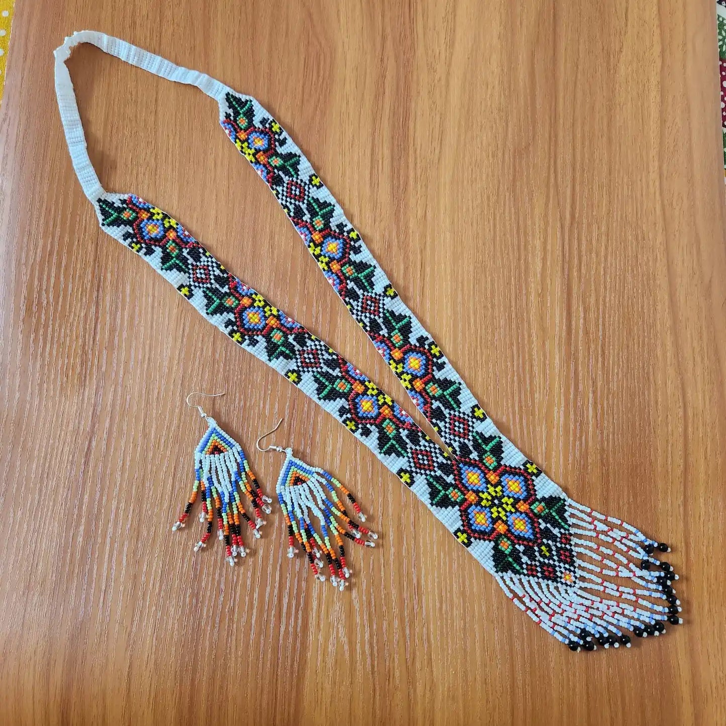 Bhasvara beadloom necklace set