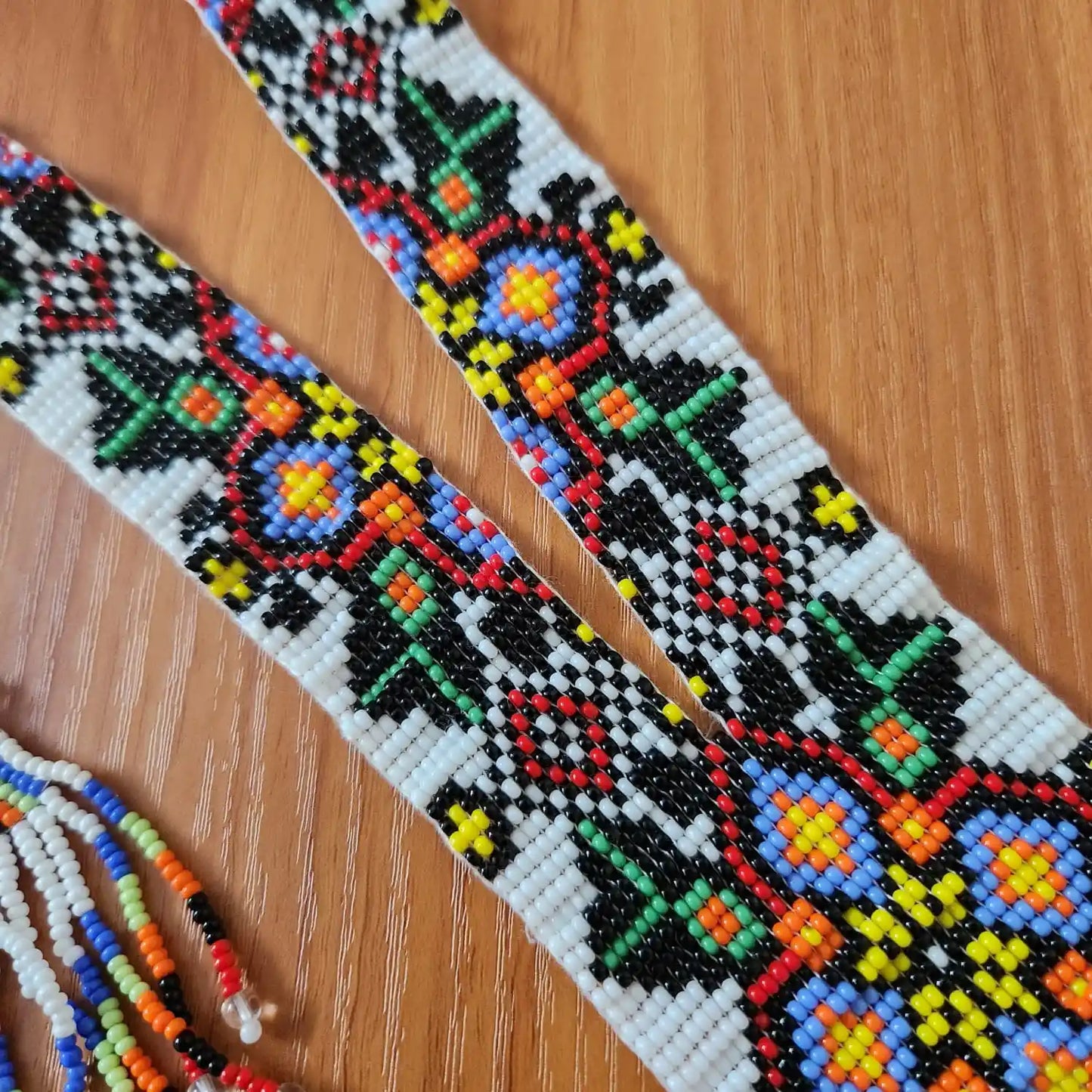 Bhasvara beadloom necklace set
