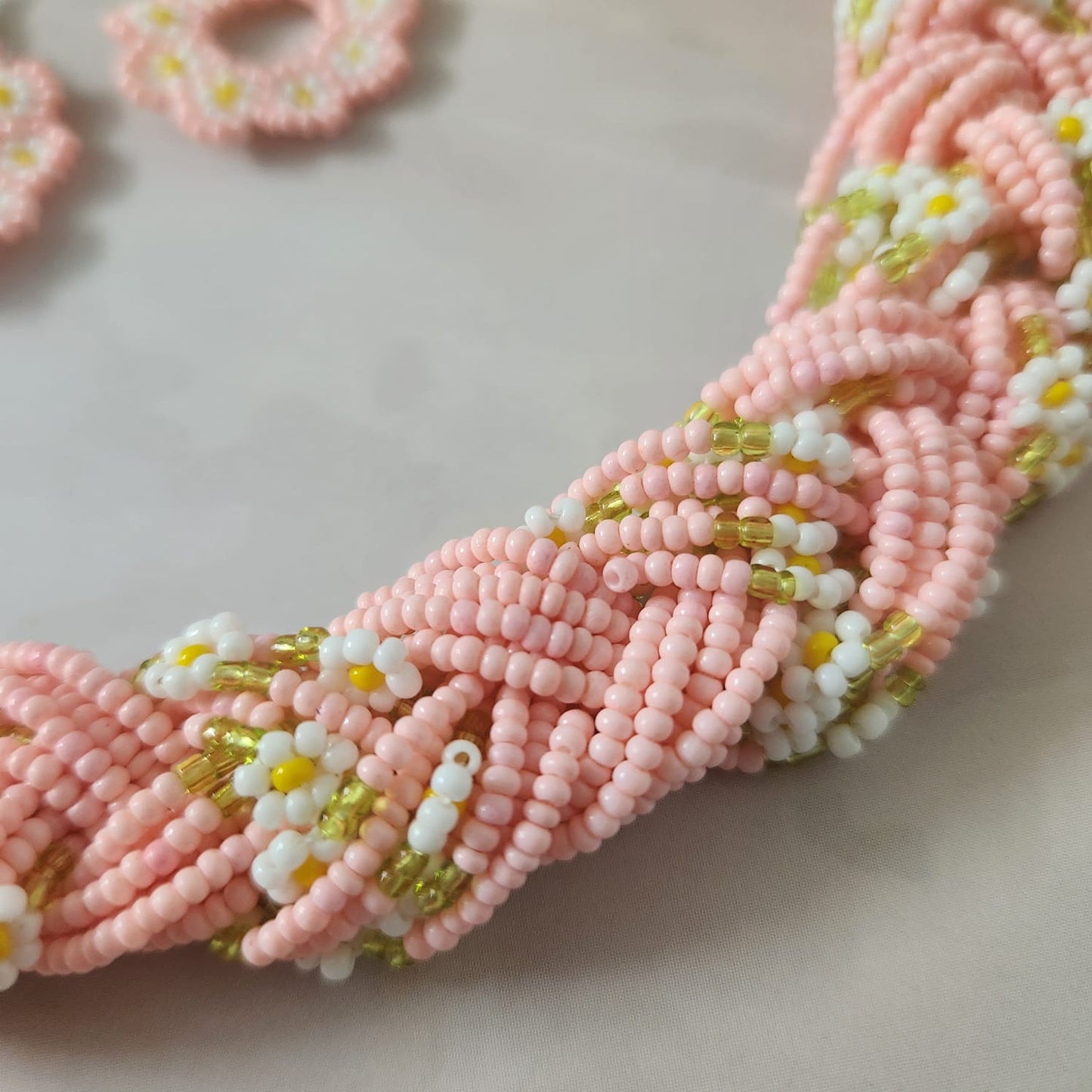 Daisy baby pink seed bead necklace set