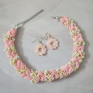 Daisy baby pink seed bead necklace set