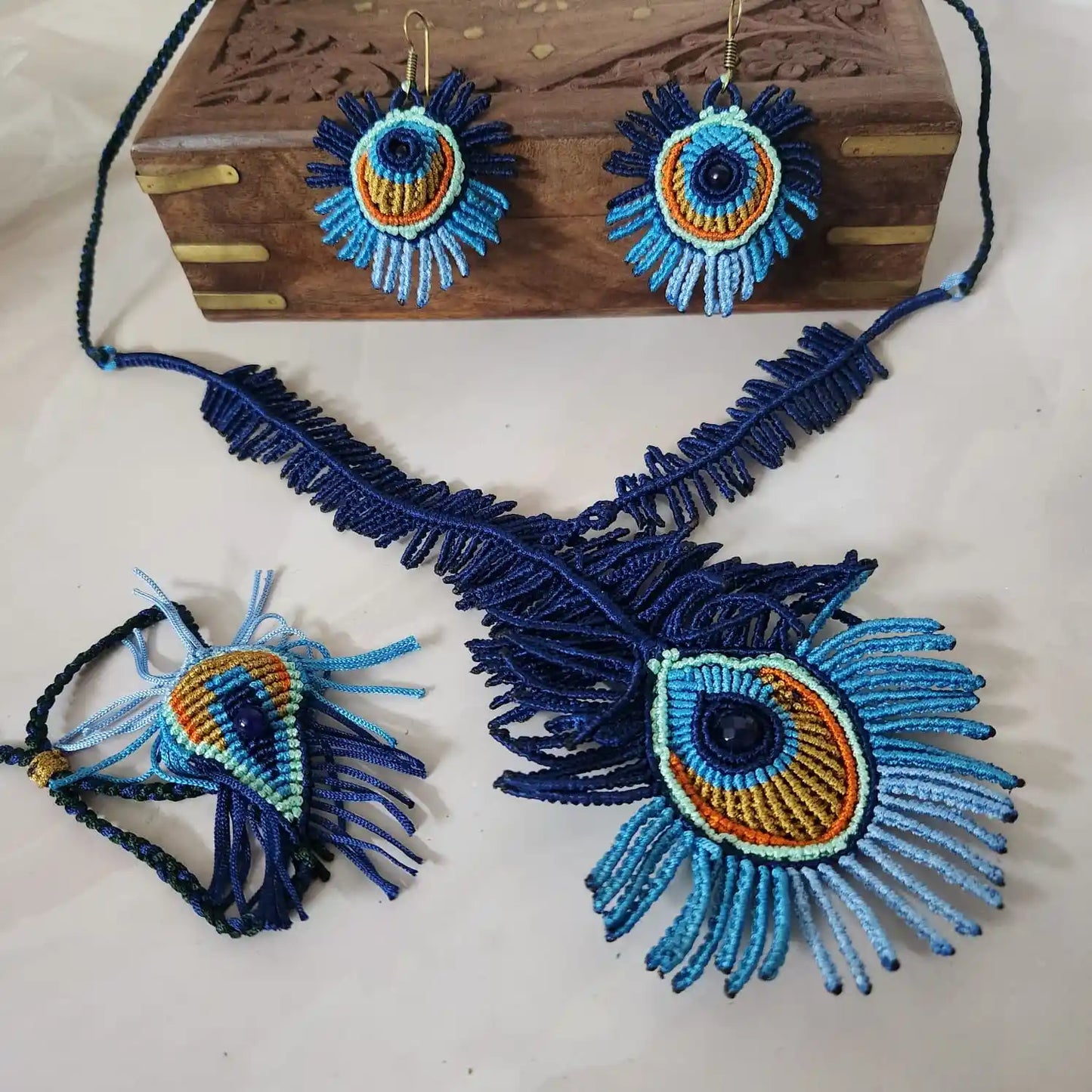 Eragu macrame necklace set