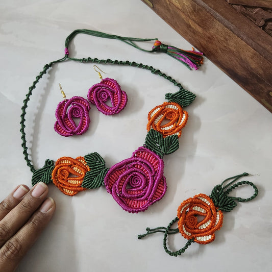 Gul macrame necklace set