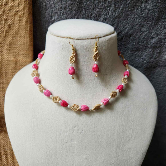 floral necklace minimal jewellery minimalist office wear tulip necklace earrings set neutral colour jewellery casual wear accessory