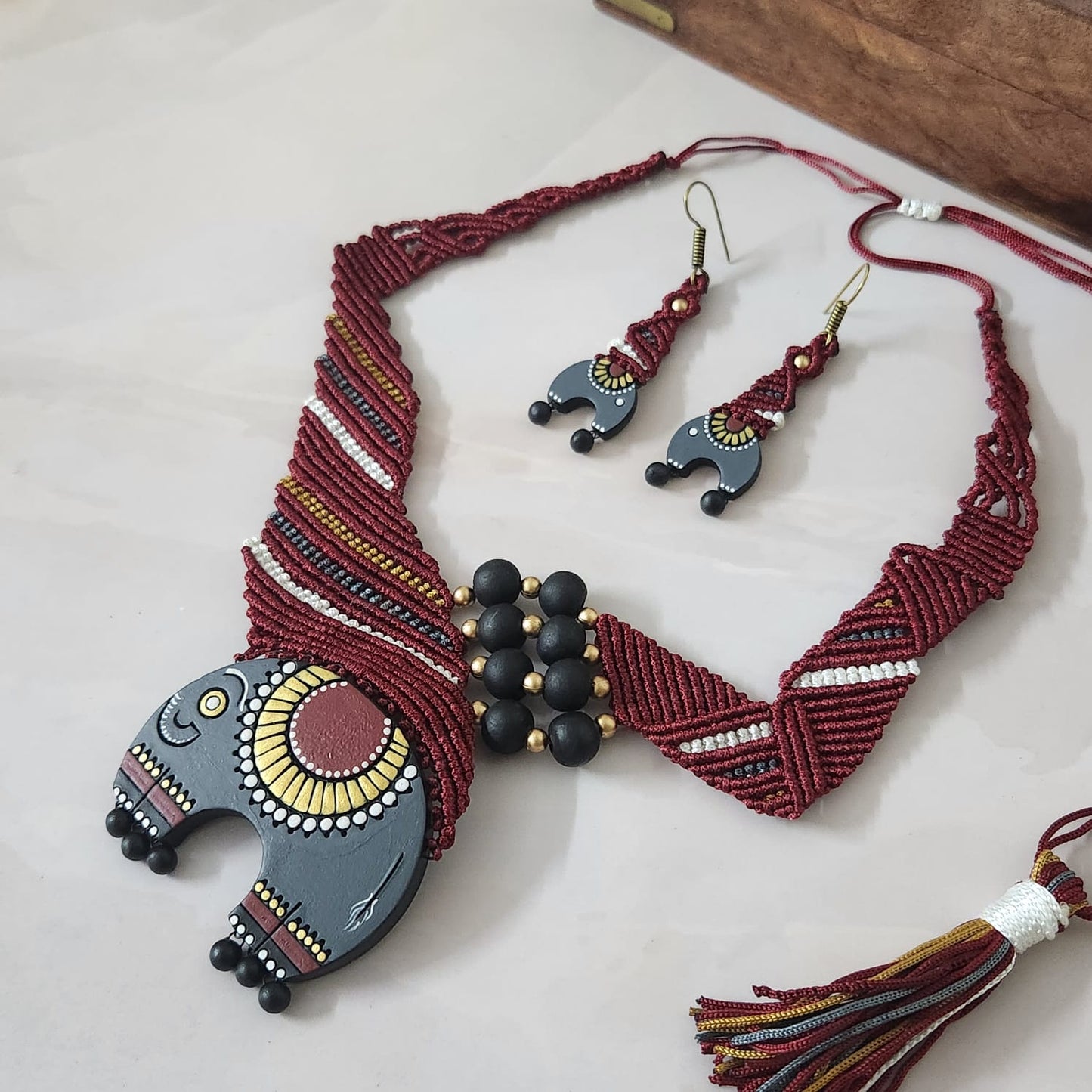 Murthi macrame necklace set