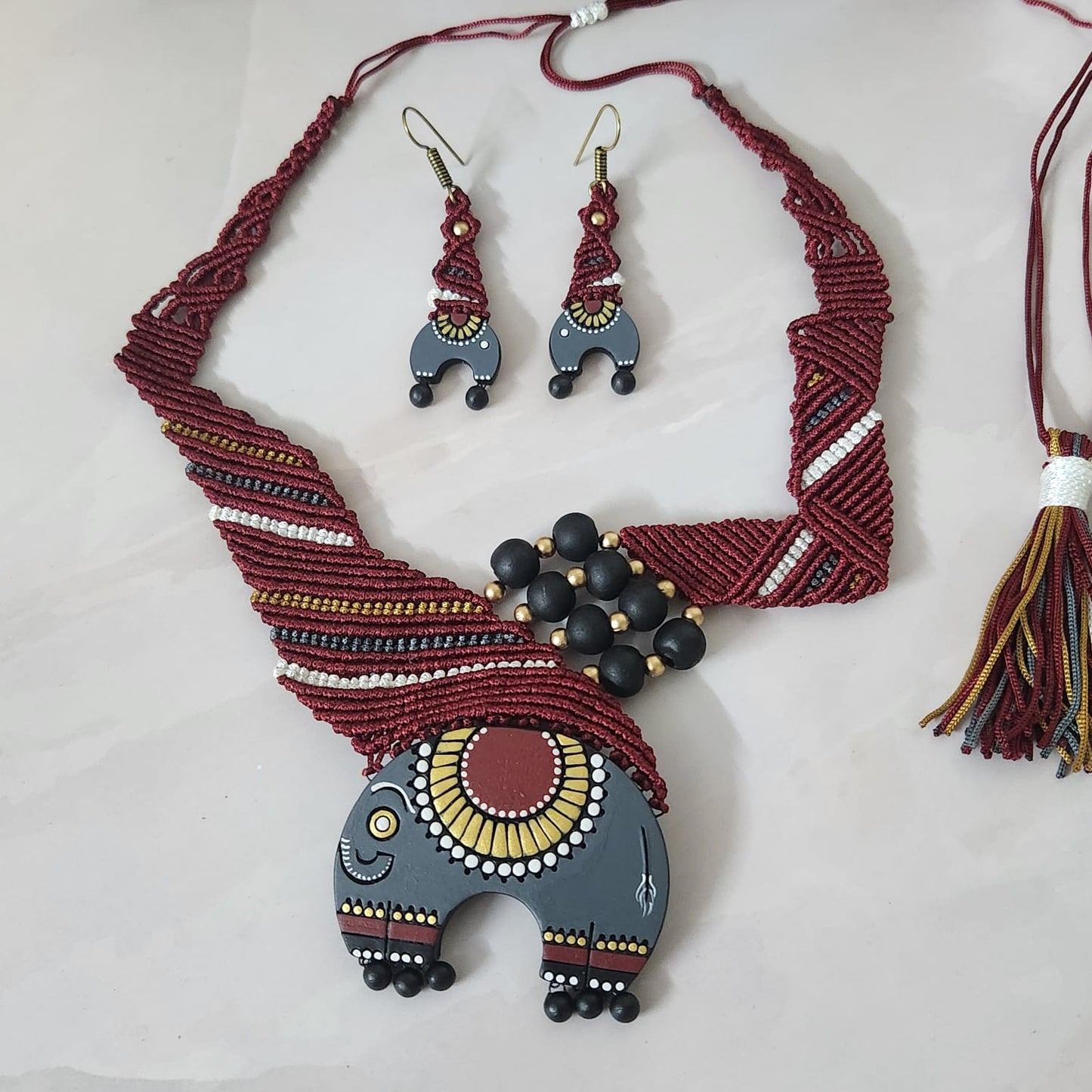 Murthi macrame necklace set