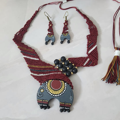 Murthi macrame necklace set