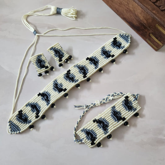 Paththa macrame necklace set