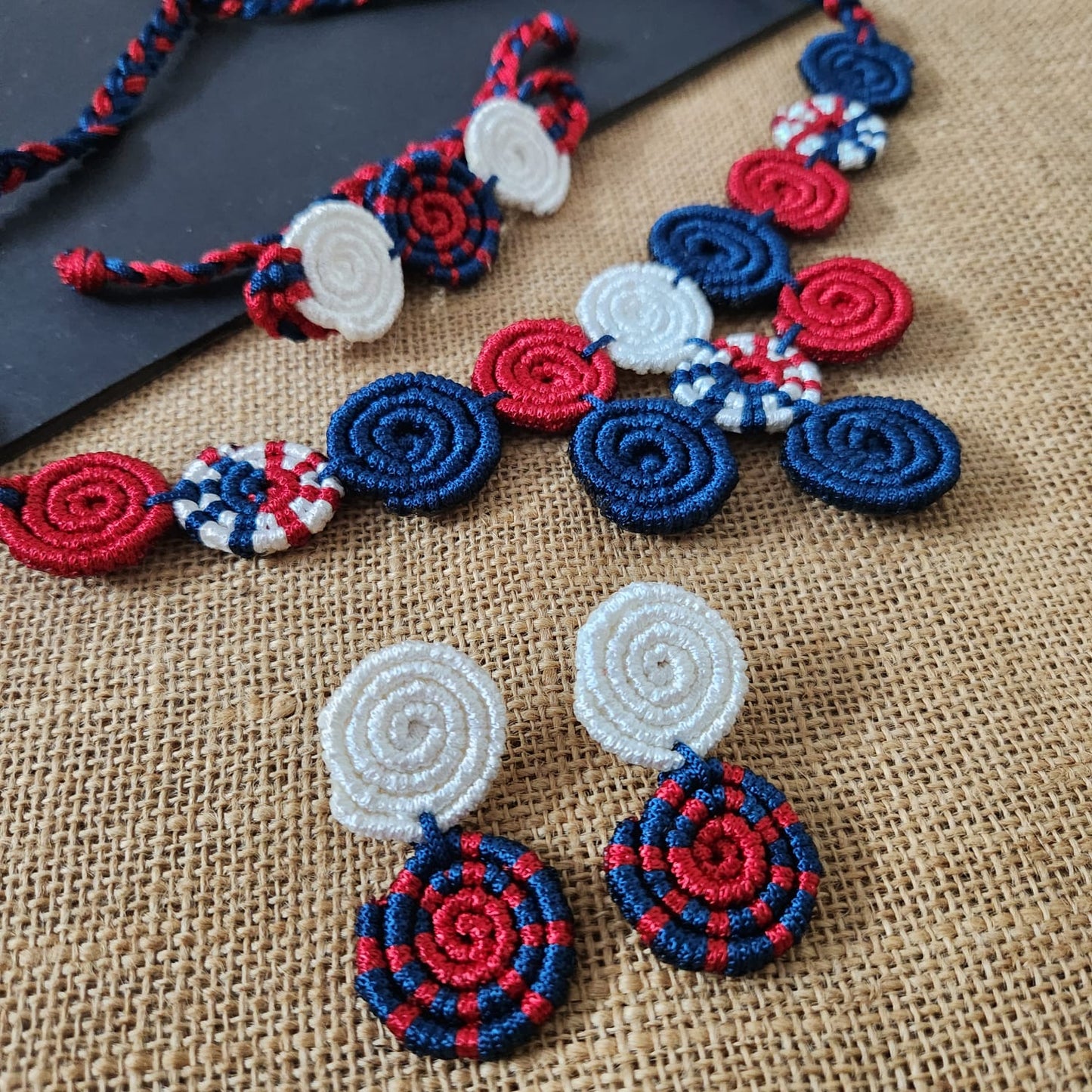 Spiral blue macrame necklace set