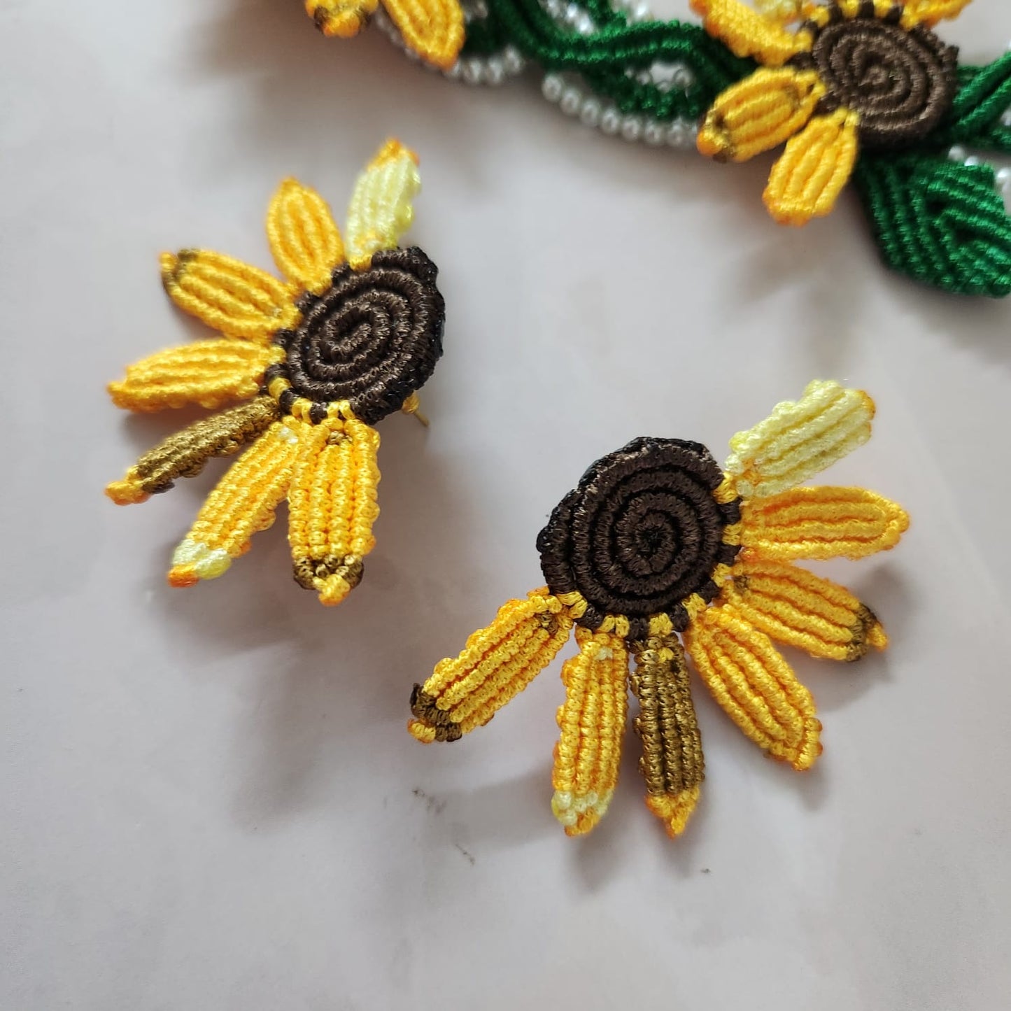 Suryam macrame necklace set