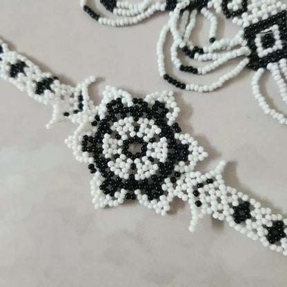 Thria black white scalloped necklace set