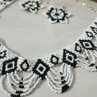 Thria black white scalloped necklace set
