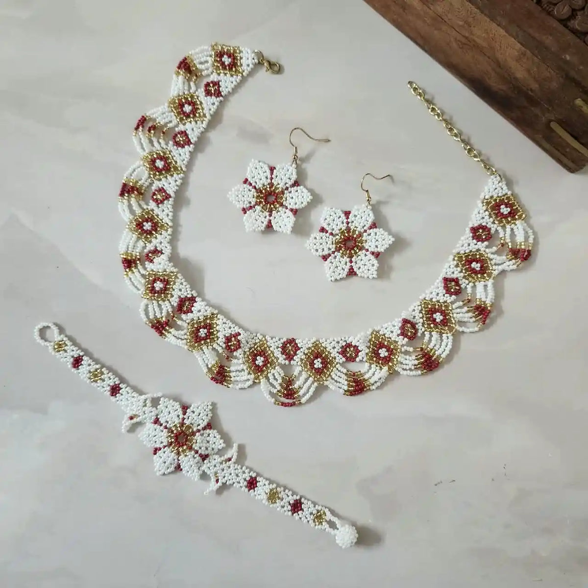Thria maroon scalloped necklace set