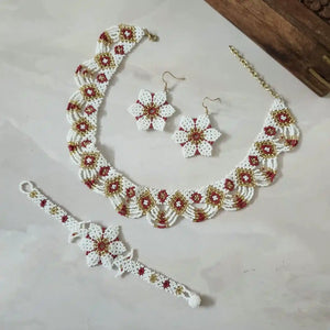 Thria maroon scalloped necklace set