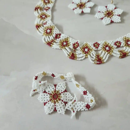 Thria maroon scalloped necklace set