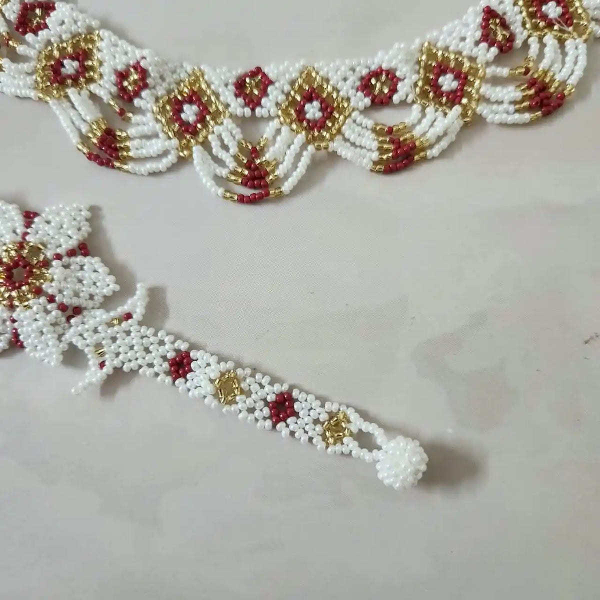 Thria maroon scalloped necklace set