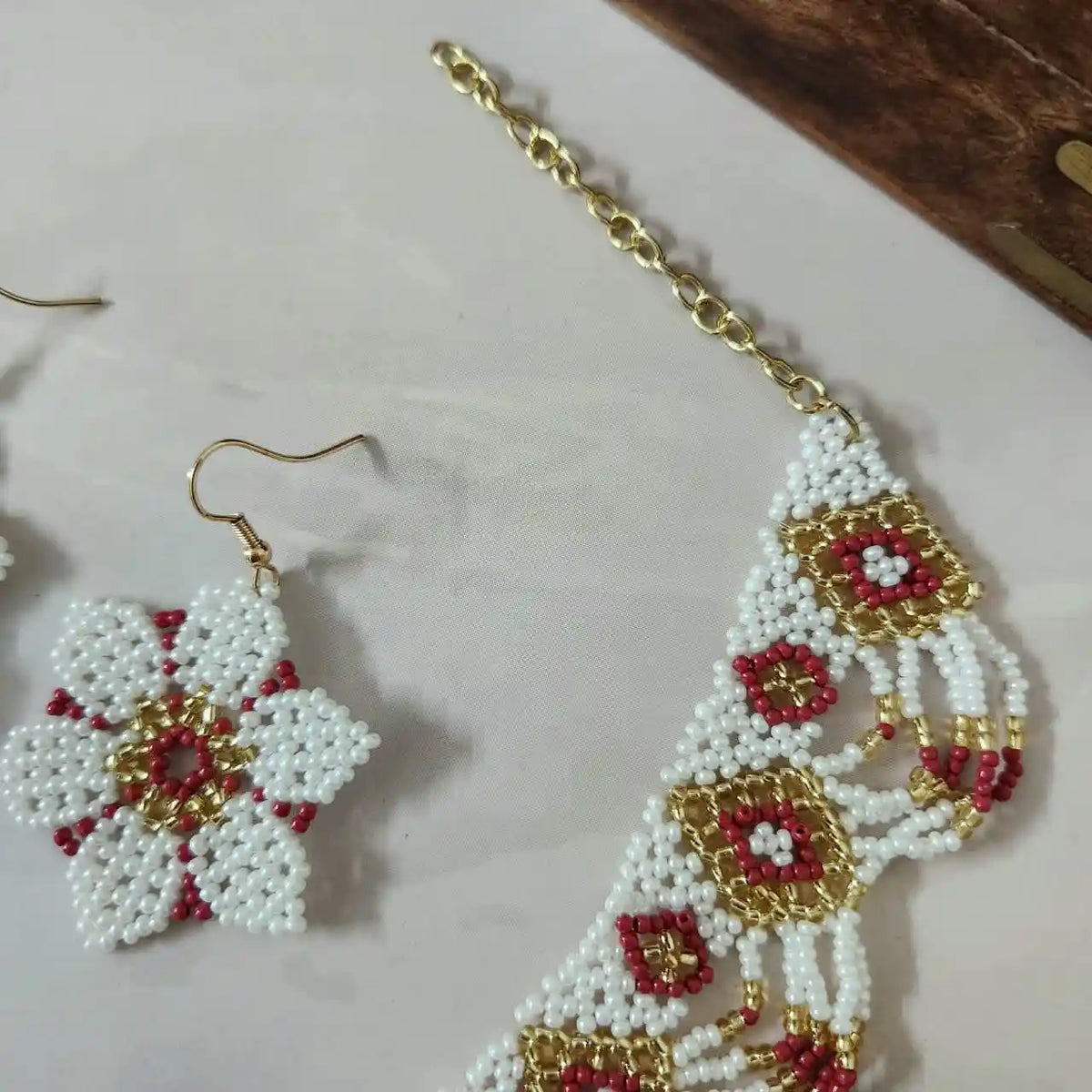 Thria maroon scalloped necklace set