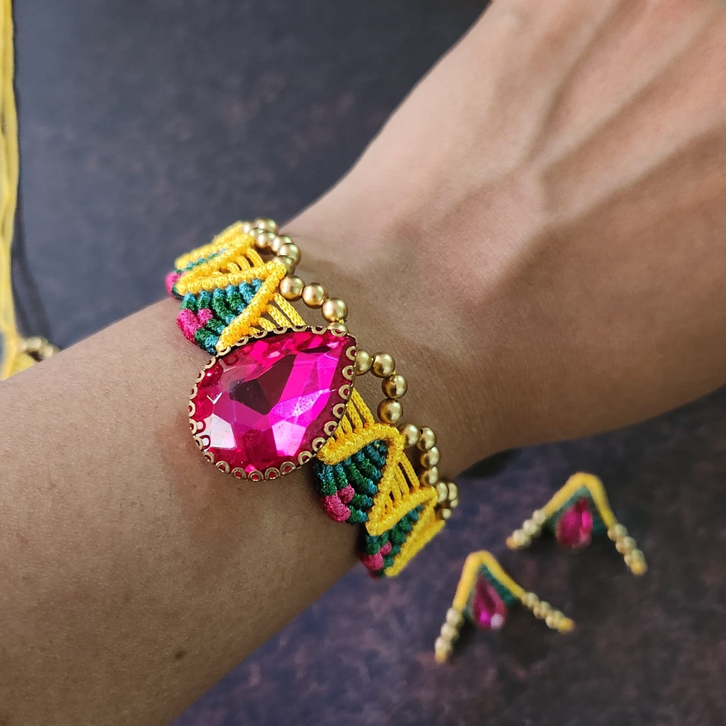 Vahini pink stone macrame necklace set