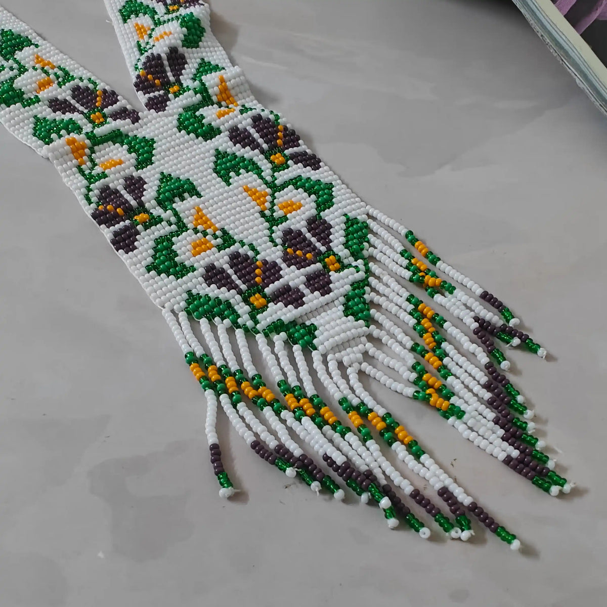 Vardani white floral beadloom necklace set