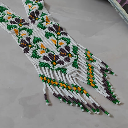 Vardani white floral beadloom necklace set