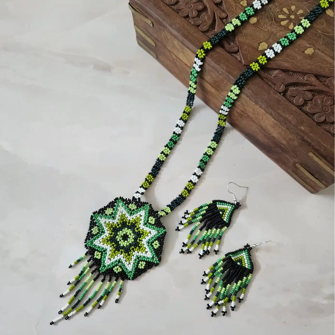 Varenya green bead necklace set