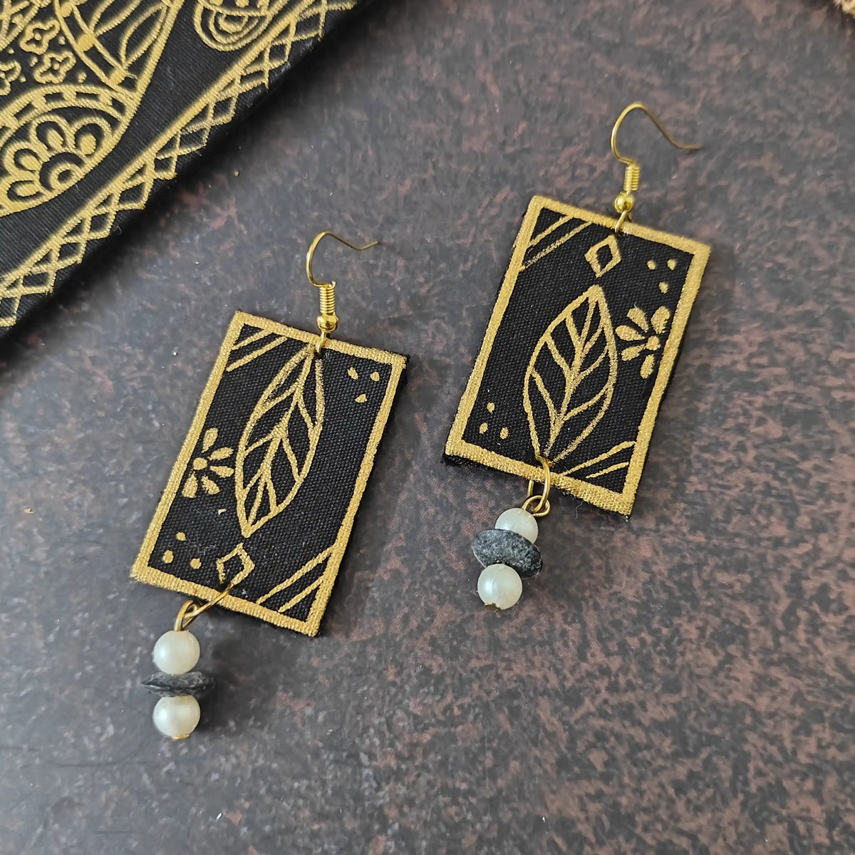 Vastrika black fabric necklace set