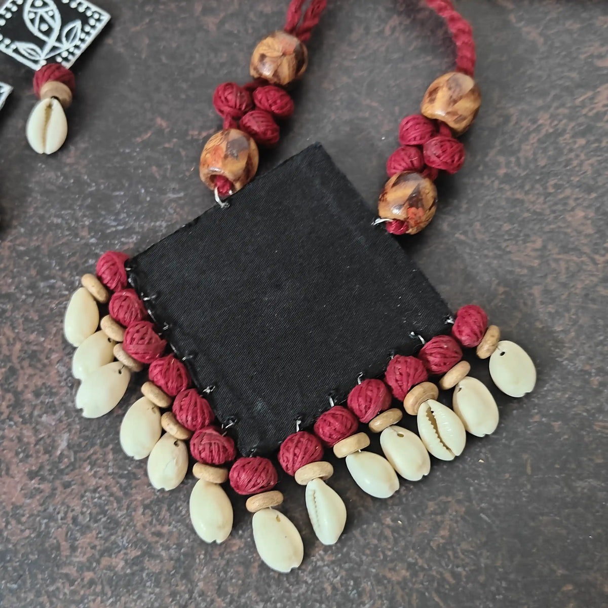 Vyanjana black fabric necklace set