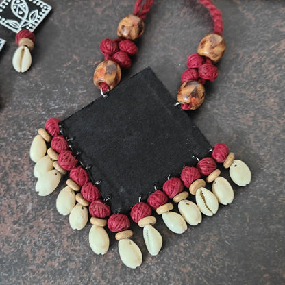 Vyanjana black fabric necklace set
