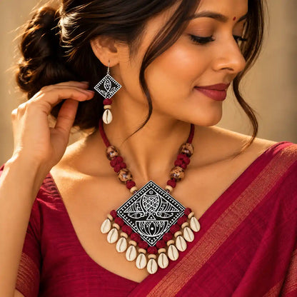 Vyanjana black fabric necklace set