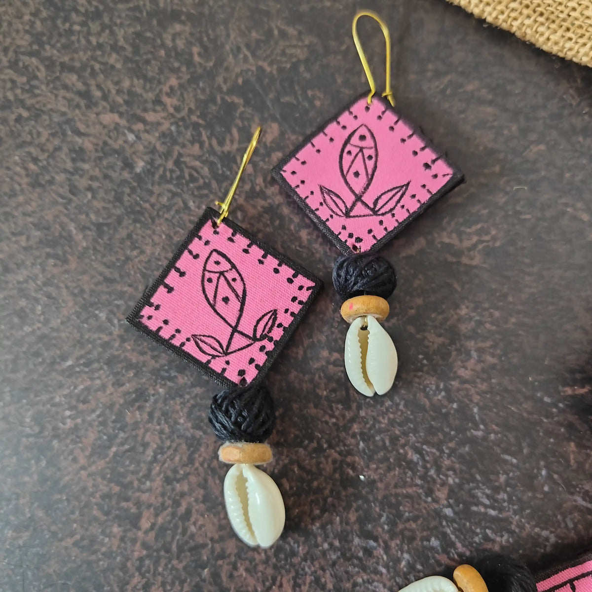 Vyanjana pink fabric necklace set