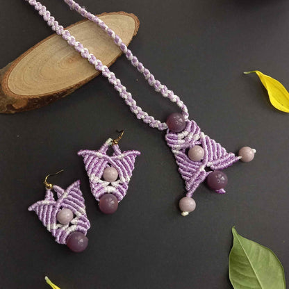 Lily shaped macramé earrings and pendant set