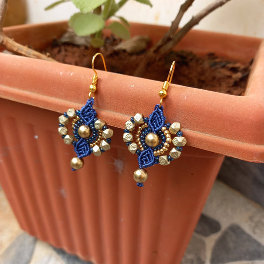 Swarna bead Micro-macramé earrings