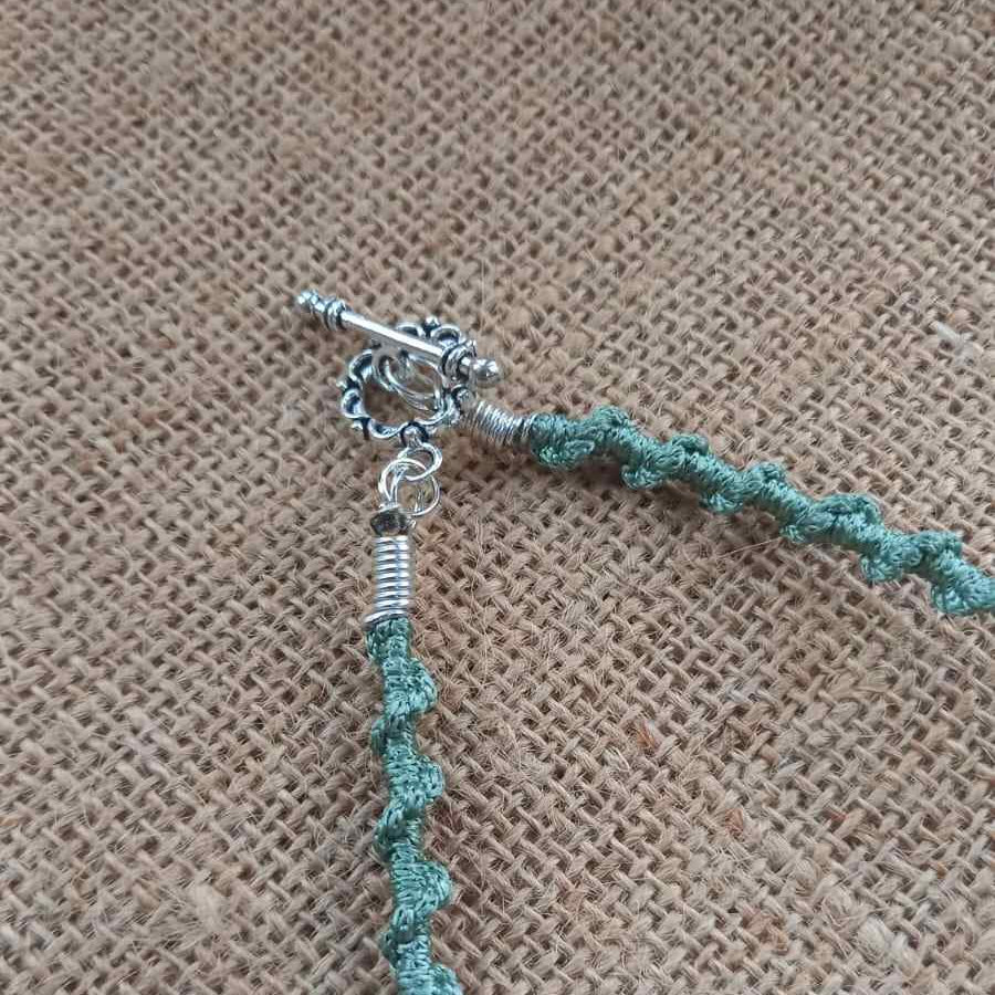 bead necklace earrings set with labradorite stone