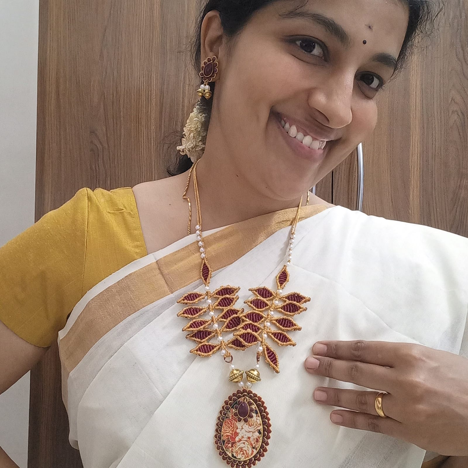 gold necklace leaf necklace set traditional gold necklace set maroon necklace set stud earrings drop pendant oval pendant set