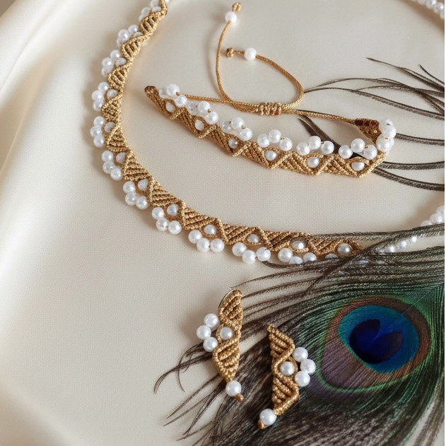 Urmya macrame necklace set