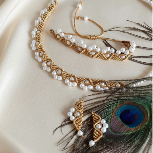 Urmya macrame necklace set