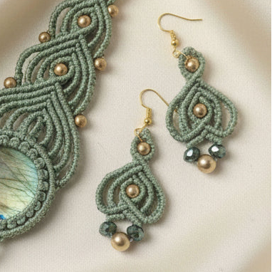 Tejaswini cream macrame necklace set