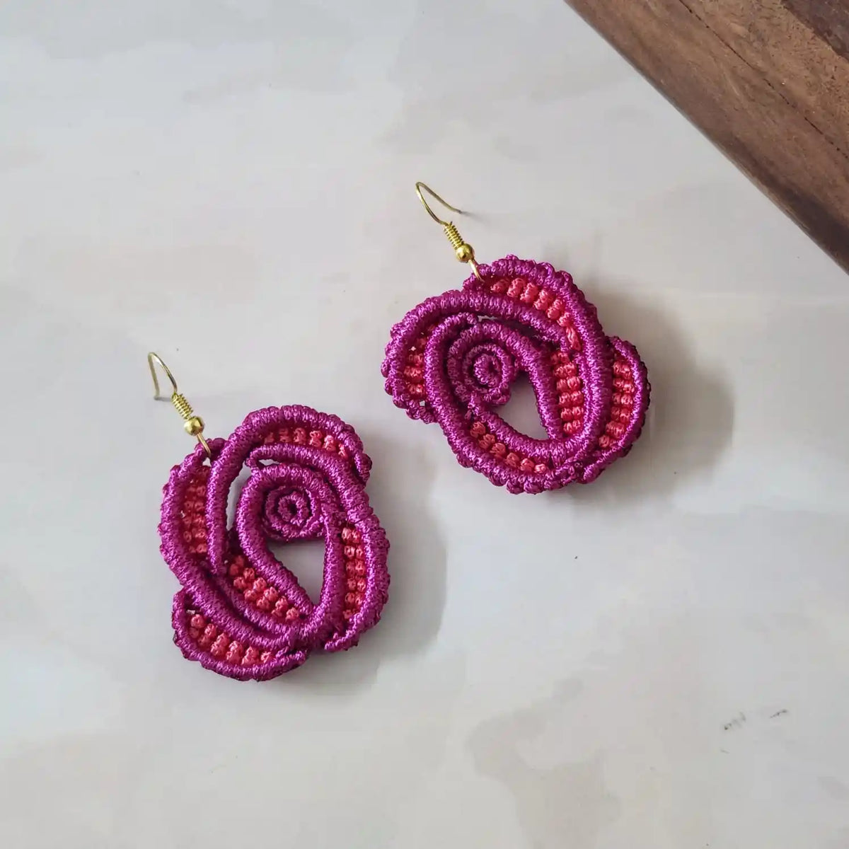 Gul macrame earrings