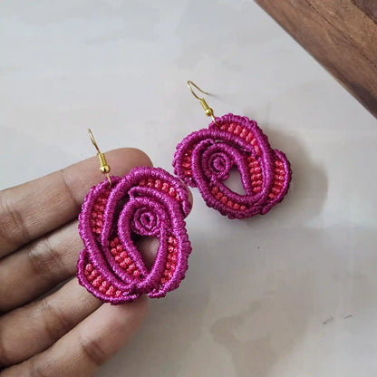 Gul macrame earrings