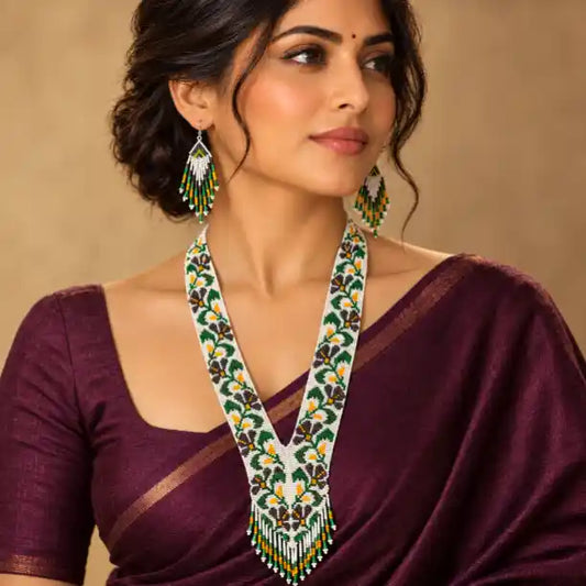 Vardani white floral beadloom necklace set